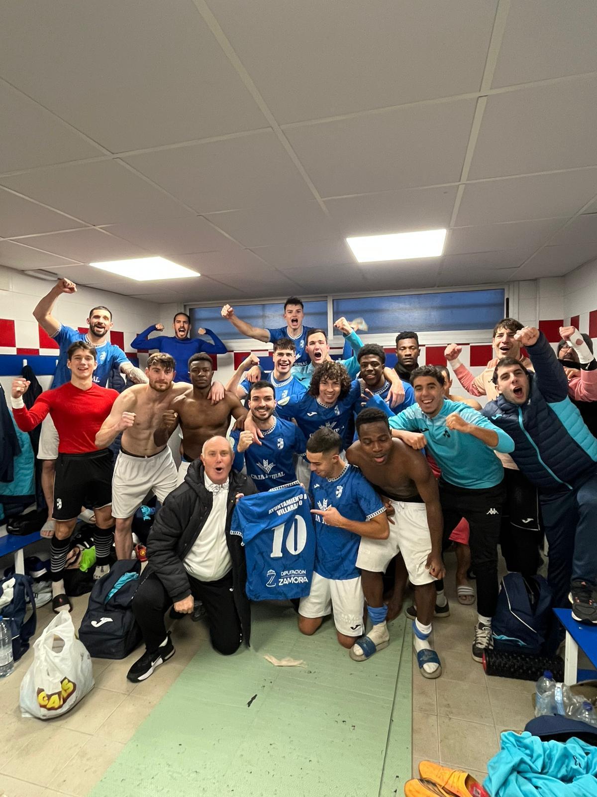 El CD VILLARALBO CELEBRA EL TRIUNFO EN AVILA