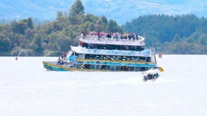 Al menos seis muertos en el naufragio de un barco en Colombia