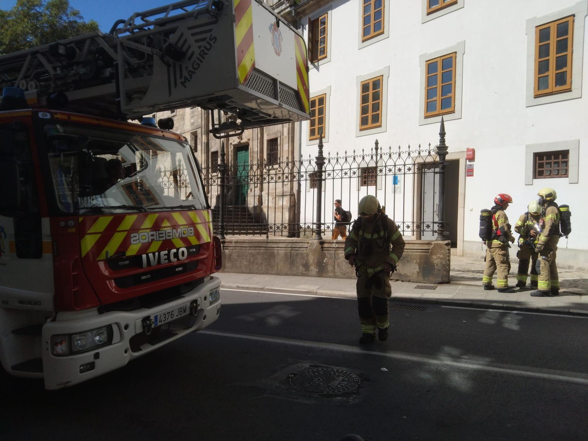 Los bomberos sofocan un incendio en Panaderas