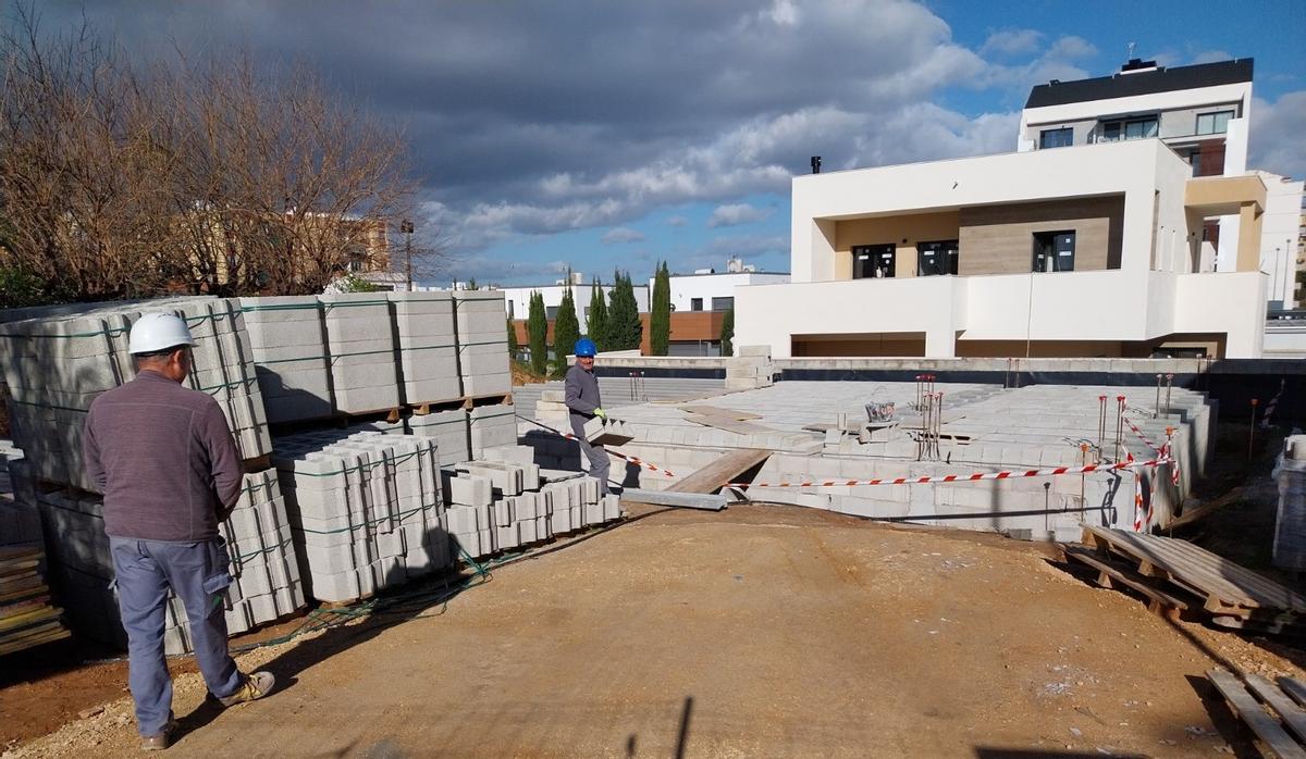 El sector de la construcción es el único que creó empleo en enero.