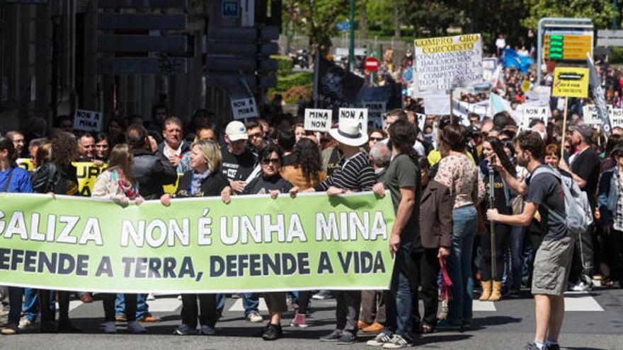 Manifestación en Santiago contra la mina de Corcoesto.