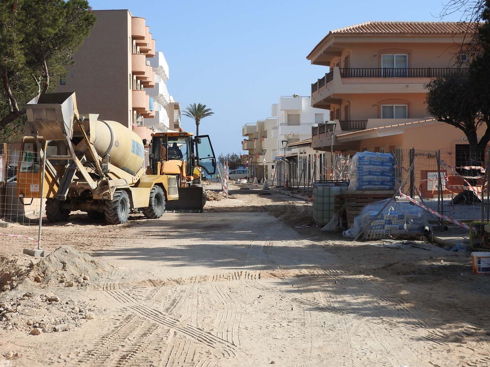 Semana Santa patas arriba en Formentera por el retraso en las obras en es Pujols