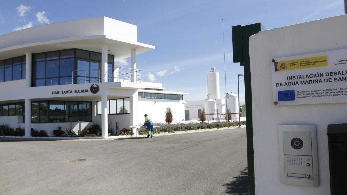 Entrada a la planta desaladora de Santa Eulària. Vicent Marí