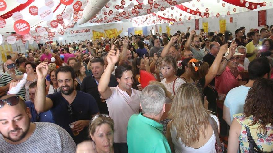 Ambiente en la caseta de la plaza de la Marina, la pasada feria.