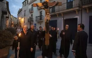 Peralada treu el Crist Negre per invocar la pluja: «Ho fem com un acte solemne i de fe»