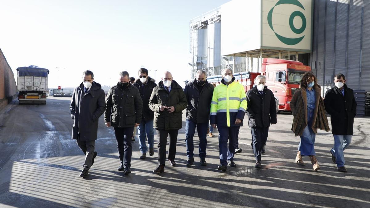 El consejero de Agricultura, en su visita esta mañana a las instalaciones de Cobadu