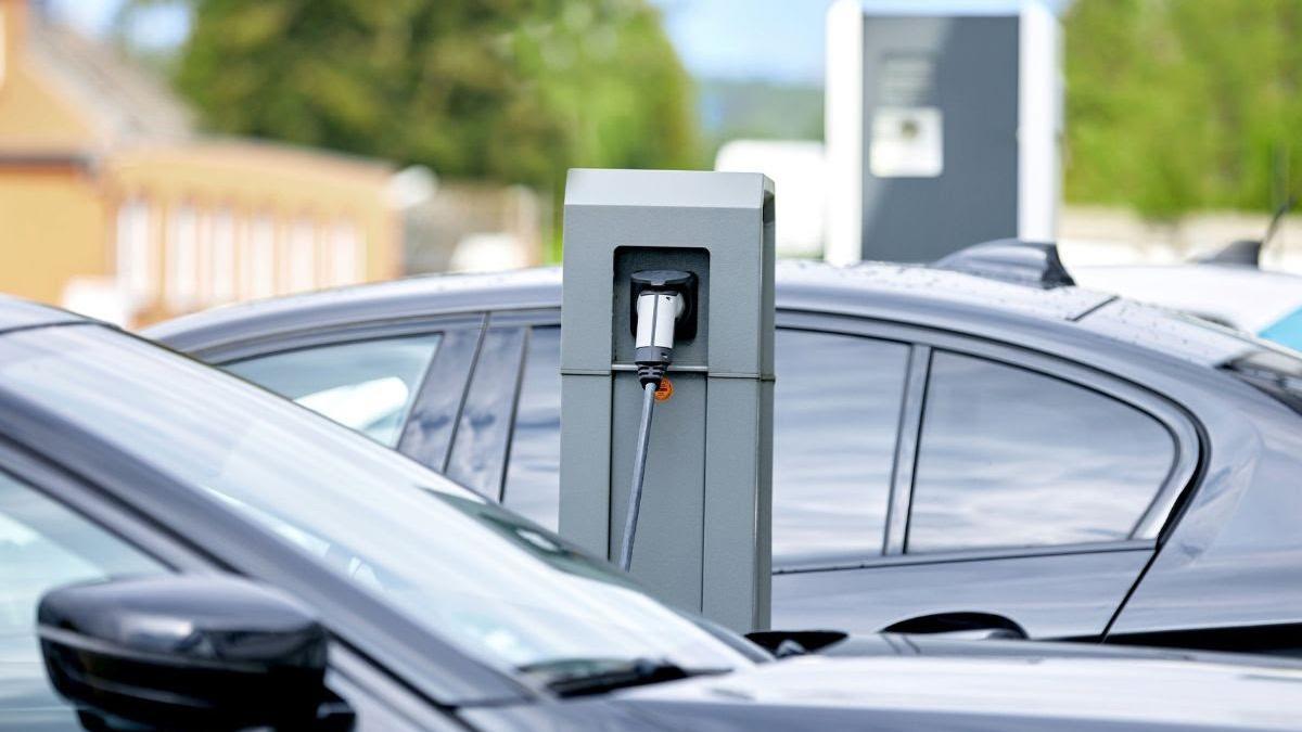 Punto de recarga de vehículos eléctricos.