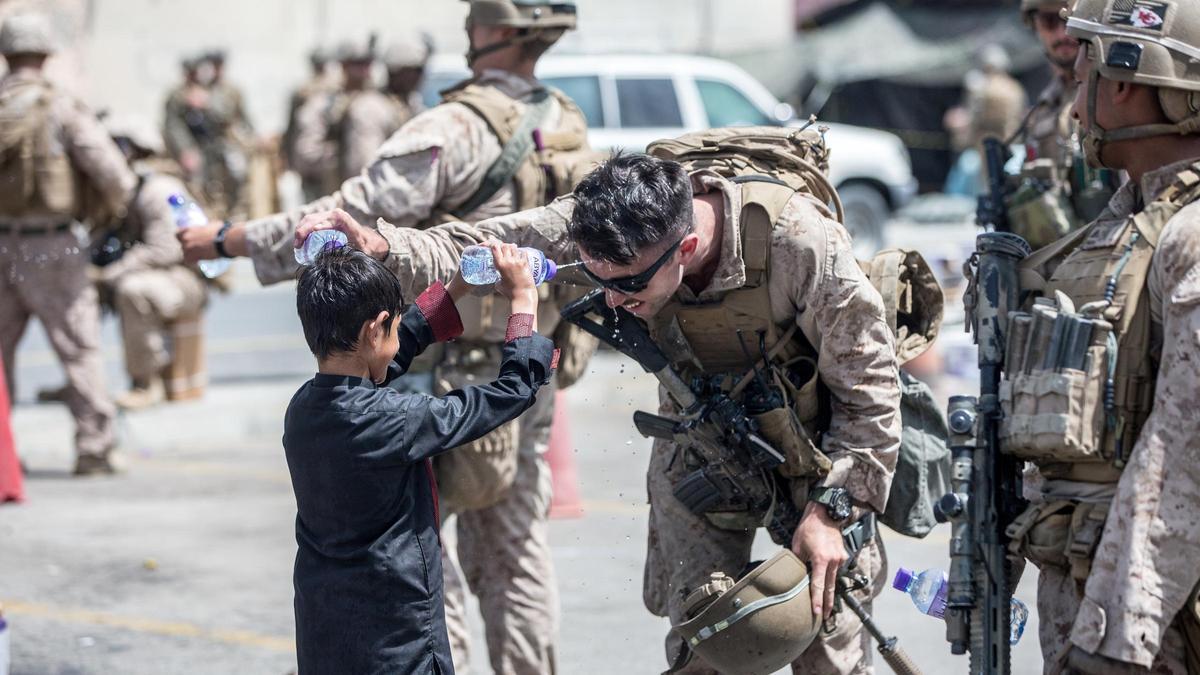 El ejército estadounidense trabajando en la evacuación