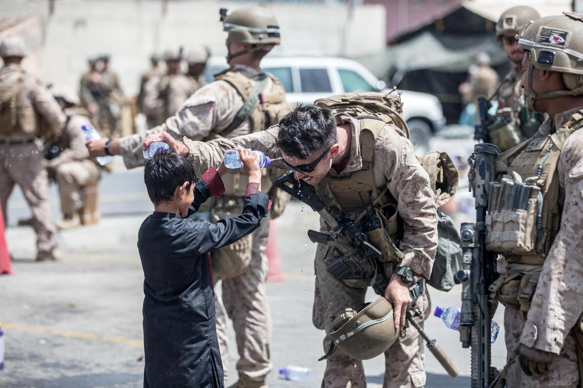 El ejército estadounidense trabajando en la evacuación