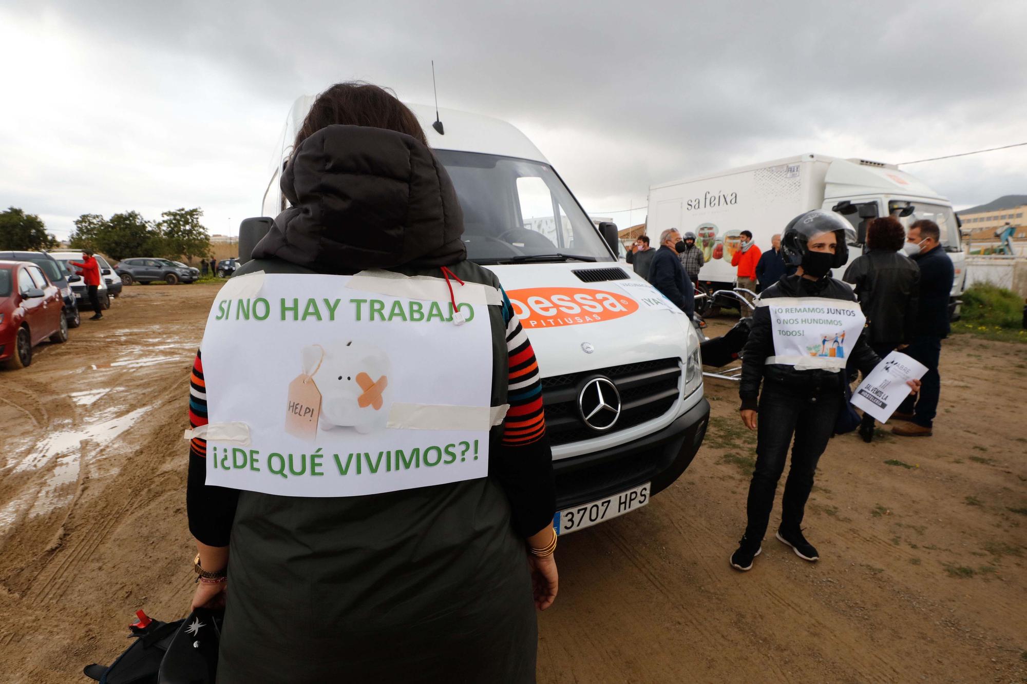 La manifestación motorizada de las patronales de Ibiza congrega a 120 vehículos