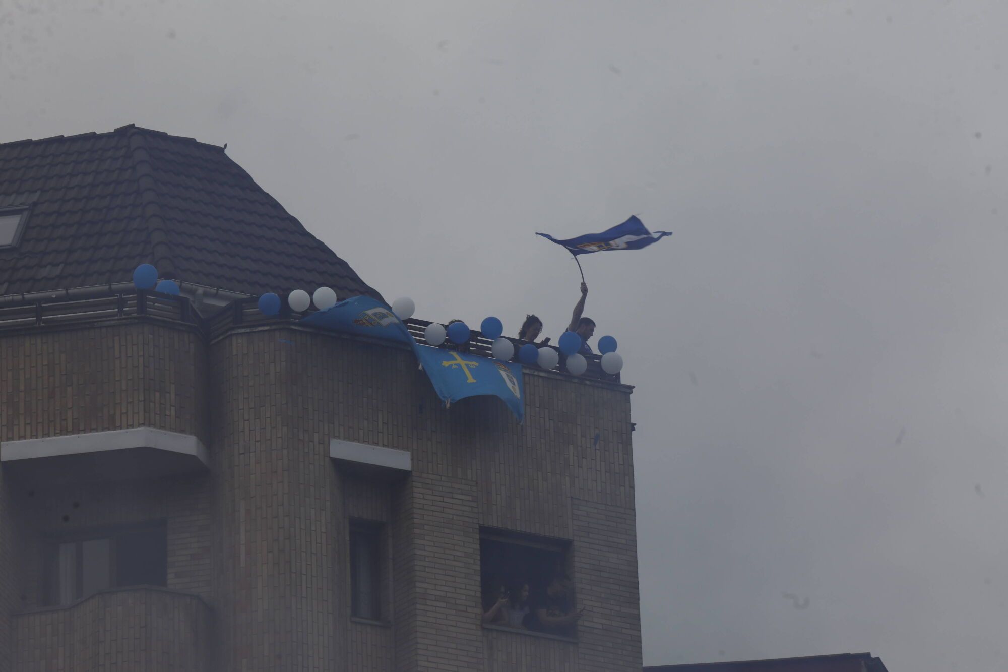 Así fue el recibimiento de la afición al Real Oviedo y toda la previa del último partido de la temporada