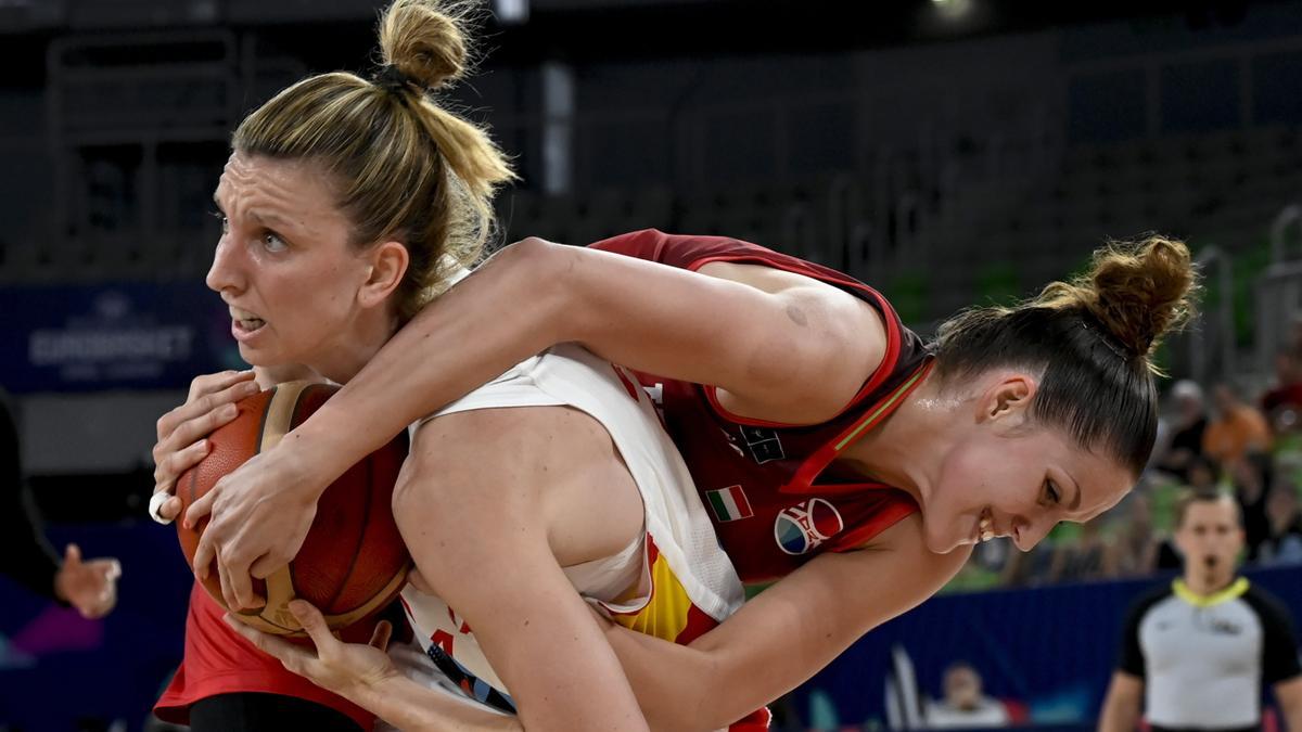 La murciana Laura Gil durante el partido ante Hungría en semifinales.