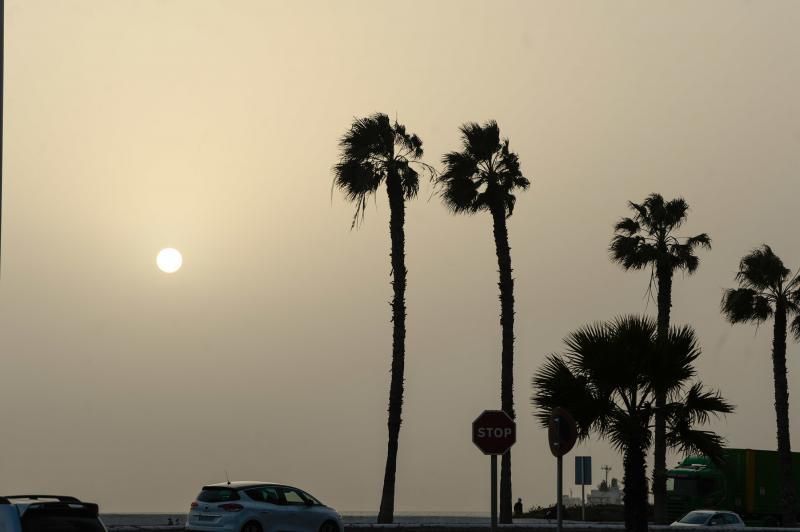 Las Palmas de Gran Canaria . Calima en la Avenia Marítima de Las Palmas de Gran Canaria  | 05/02/2020 | Fotógrafo: José Carlos Guerra