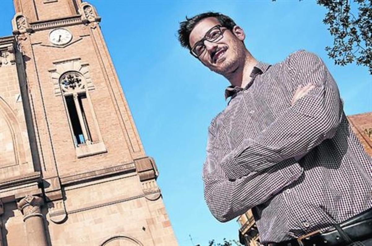 A l’epicentre del seu barri  8 Fuentes posa a la plaça d’Orfila.