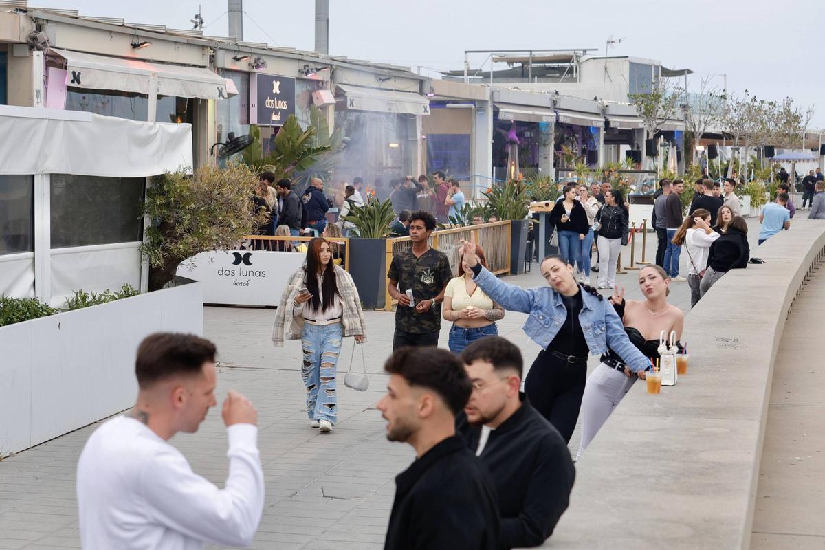 Ambiente hoy en los restaurantes que cerrarán en la Marina de València