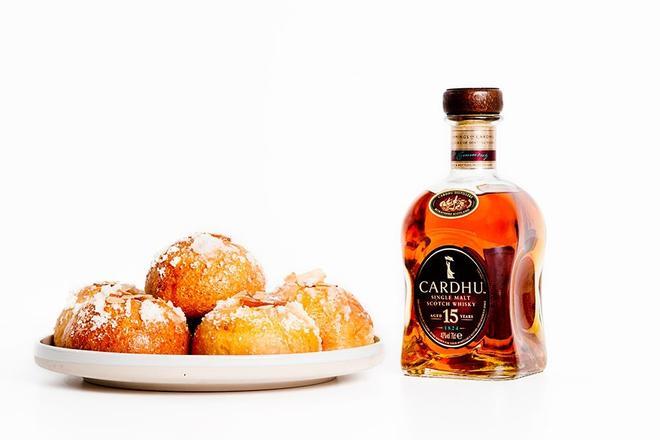 Cardhu y Pan.Delirio crean este delicioso pack de whisky y bocados de roscón