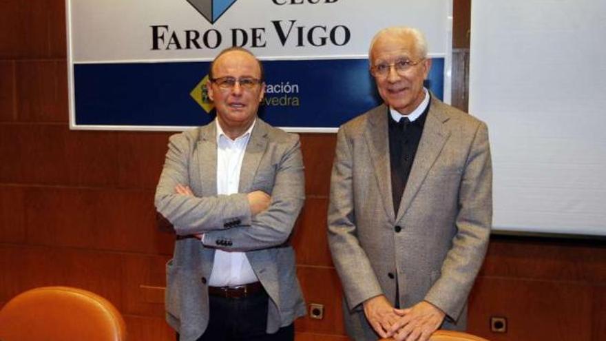 Masiá Clavel (derecha) fue presentado por José Manuel Vidal, director de Religión Digital. // Marta G. Brea