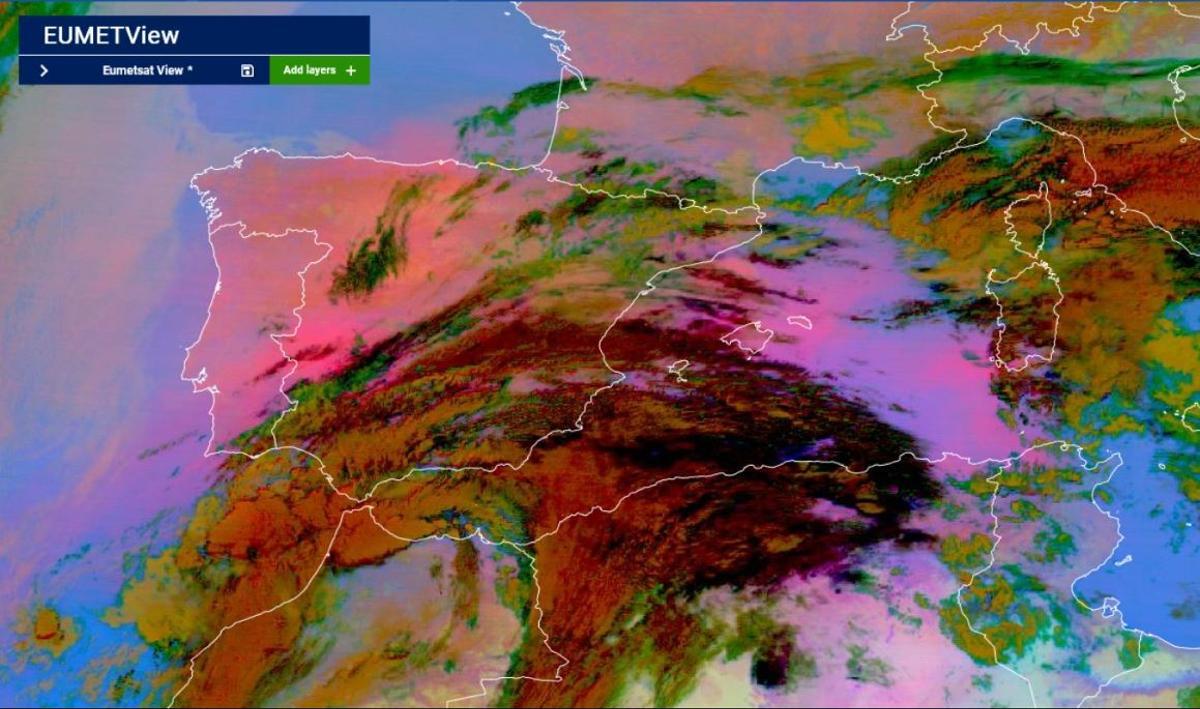 Der Regen spült den Saharastaub herab.