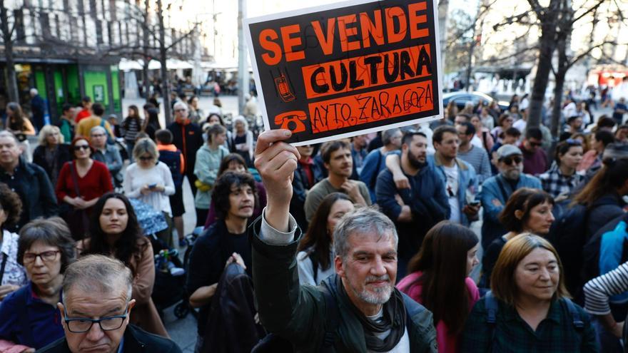 En imágenes | Nueva protesta de Bloque Cultural en la plaza España de Zaragoza