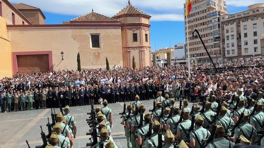 Desfile de despedida de la Legión tras terminar el traslado del Cristo de la Buena Muerte en Málaga