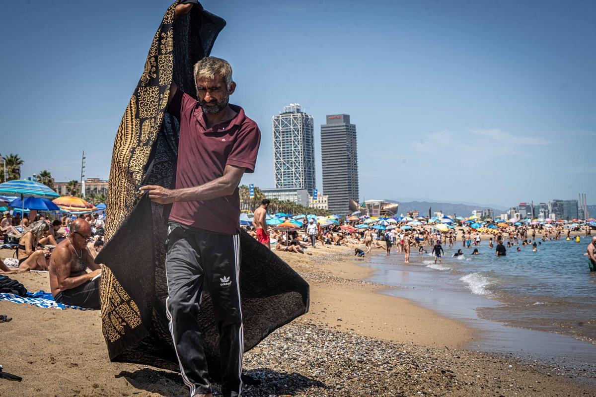 Las playas de Barcelona se llenan con el aumento de las temperaturas