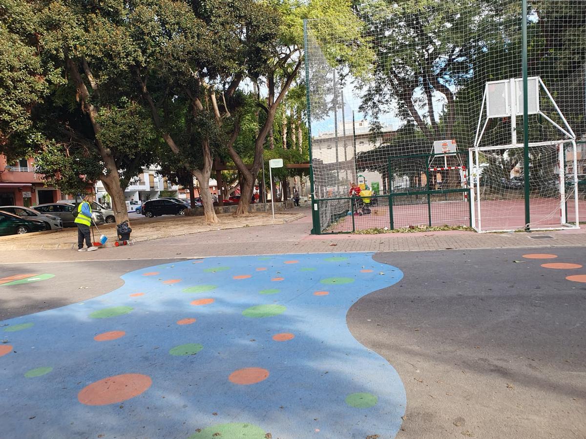 El PSPV ha denunciado las condiciones laborales de los empleados que limpian las calle.