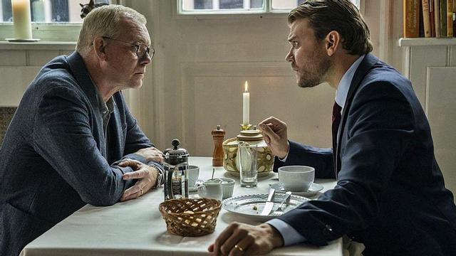 Søren Malling
y Pilou Asbæk.  l-emv