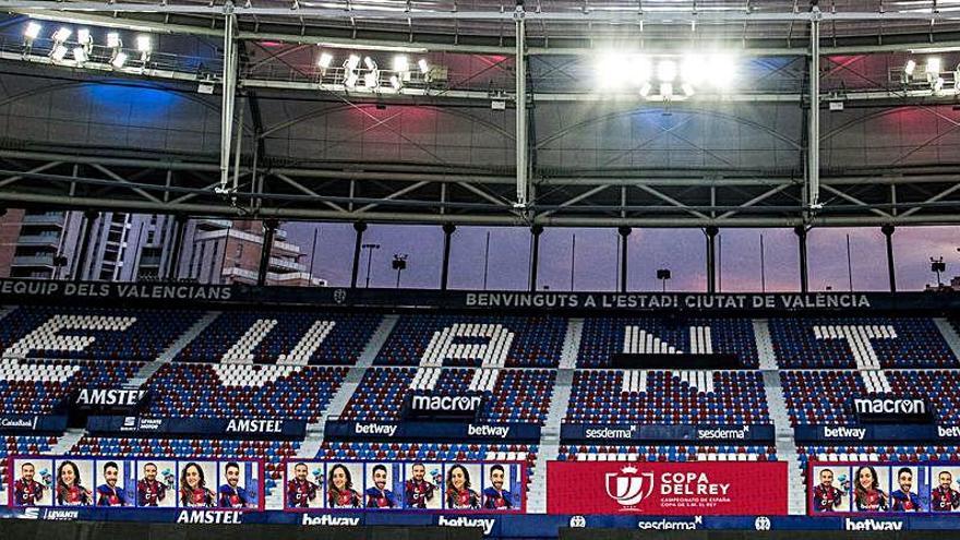 ¡Aficionados en el Ciutat para el partido de Copa del Rey!