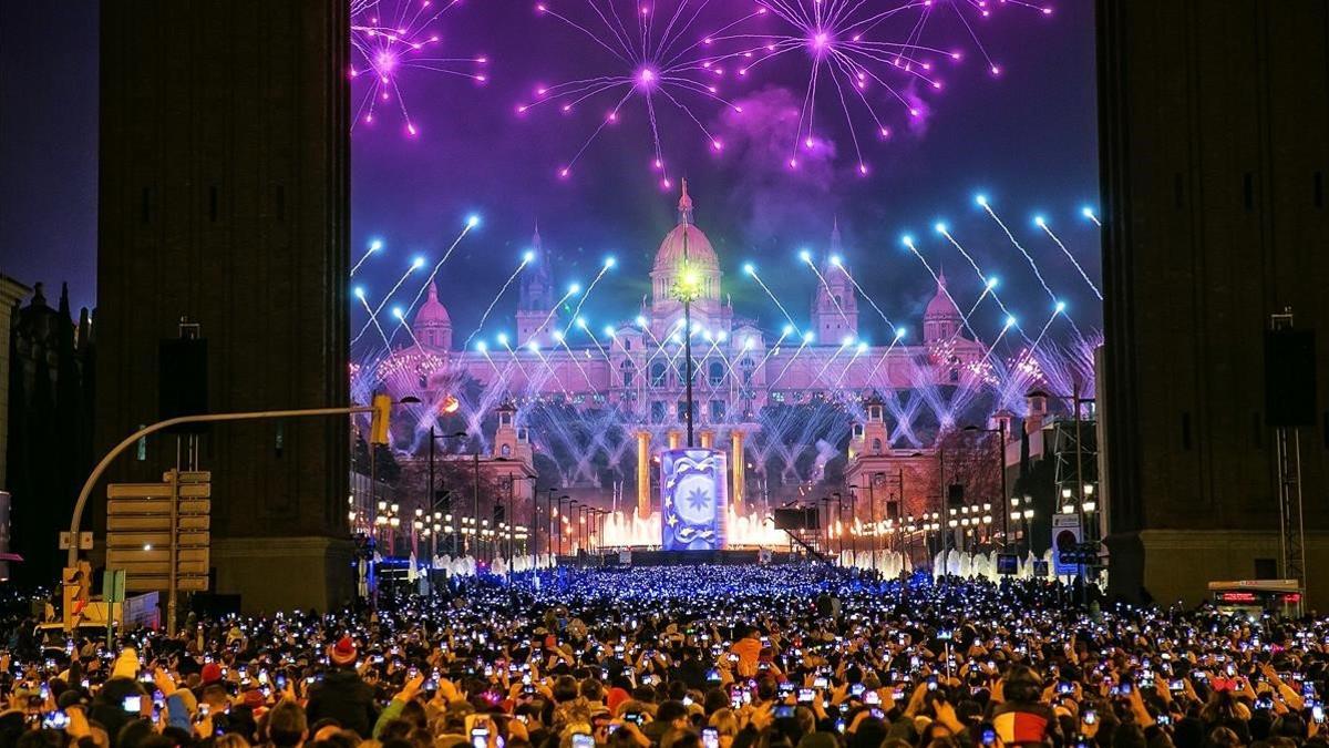 Barcelona celebra el Fin de Año con un espectáculo con la luz y el fuego como protagonistas