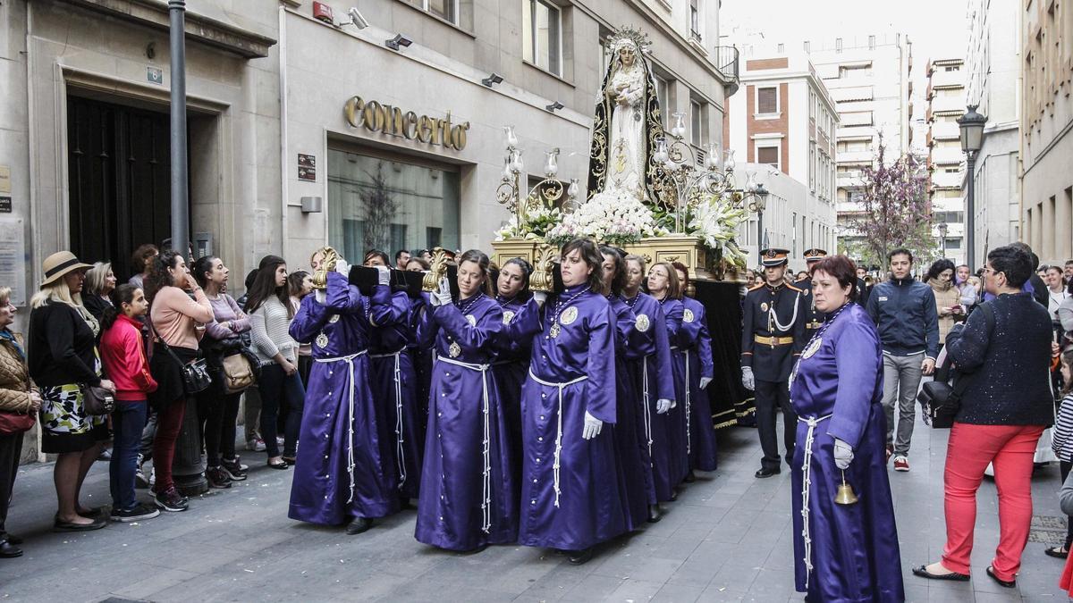 Procesión del Cristo del Hallazgo que sale de las Capuchinas en una imagen de archivo