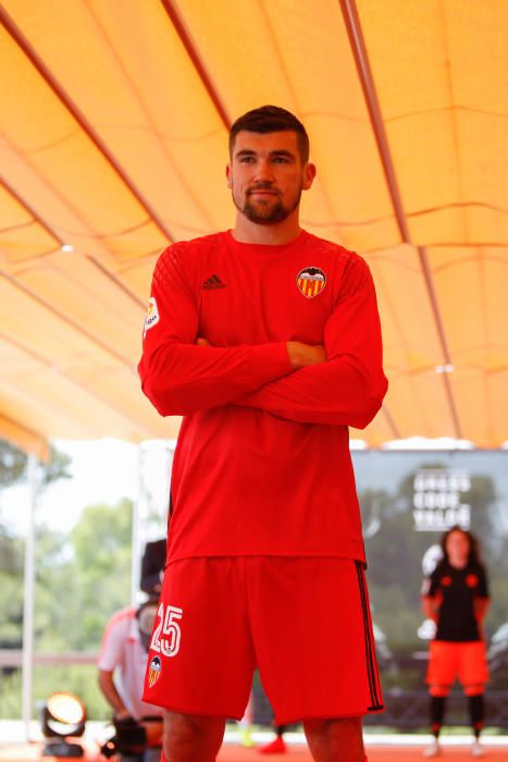 Las nuevas camisetas del Valencia CF 2016/17