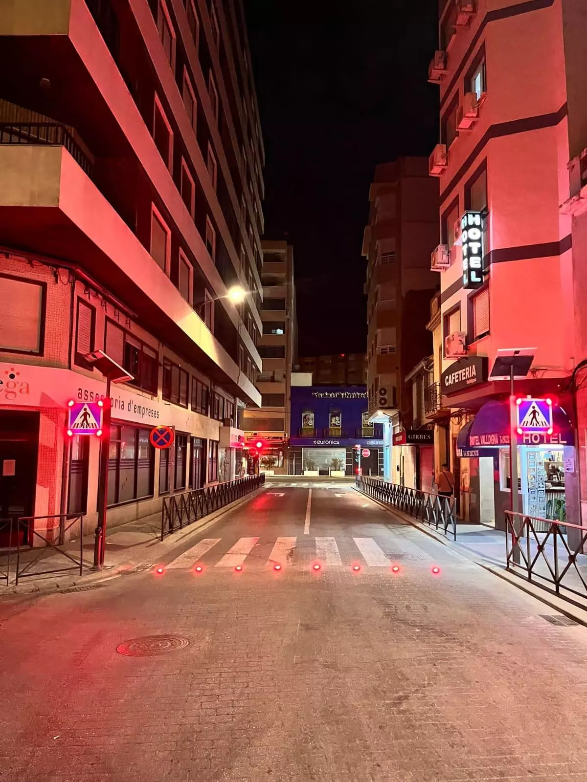 Primer paso de peatones inteligente en Tavernes