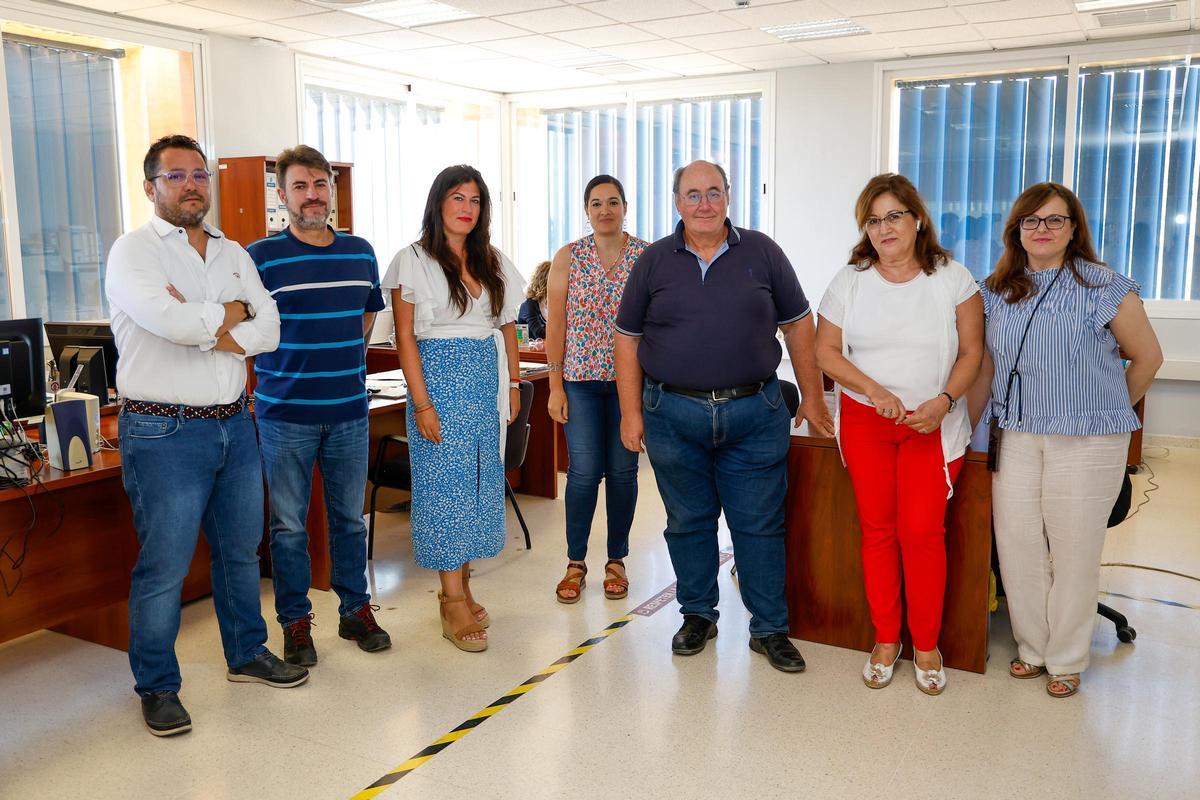 Alejandro Rodríguez (primero por la izquierda) con el equipo de la Oficina de Transferencia de Resultados de la Investigación de la UCO.