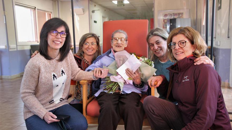 La veïna de Girona Maria Turon celebra el seu centenari