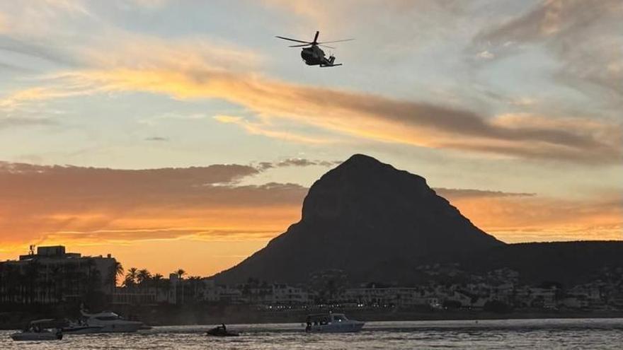 Las imágenes del espectacular simulacro en Xàbia: crepúsculo, el Montgó de fondo y la gran preparación de los rescatadores