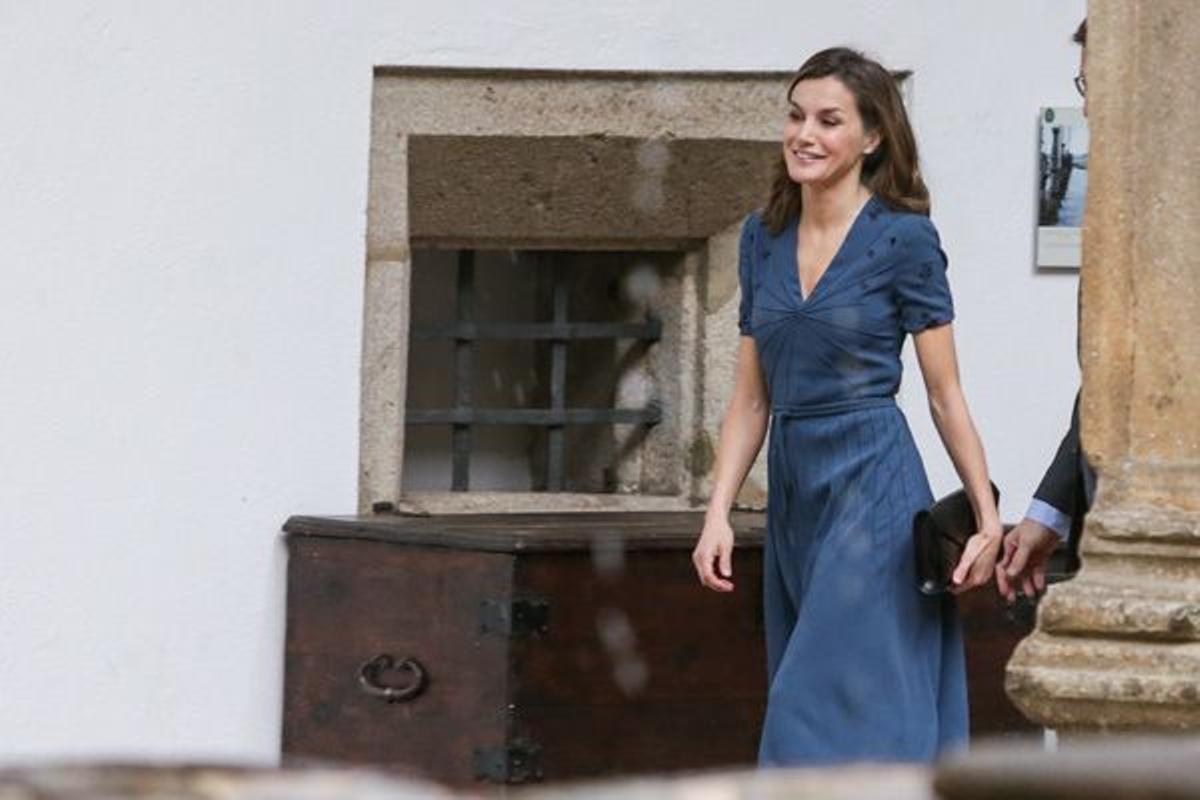 El vestido azul de Letizia Ortiz en Santiago de Compostela