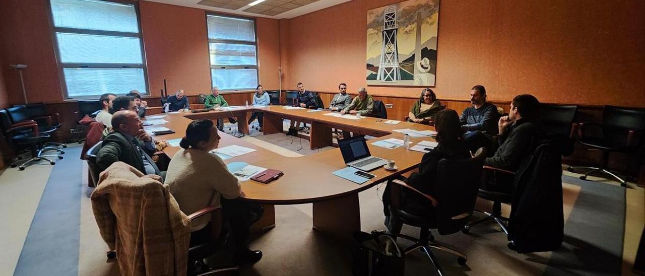 Un momento del la reunión del grupo de trabajo celebrada ayer en el campus de Mieres.