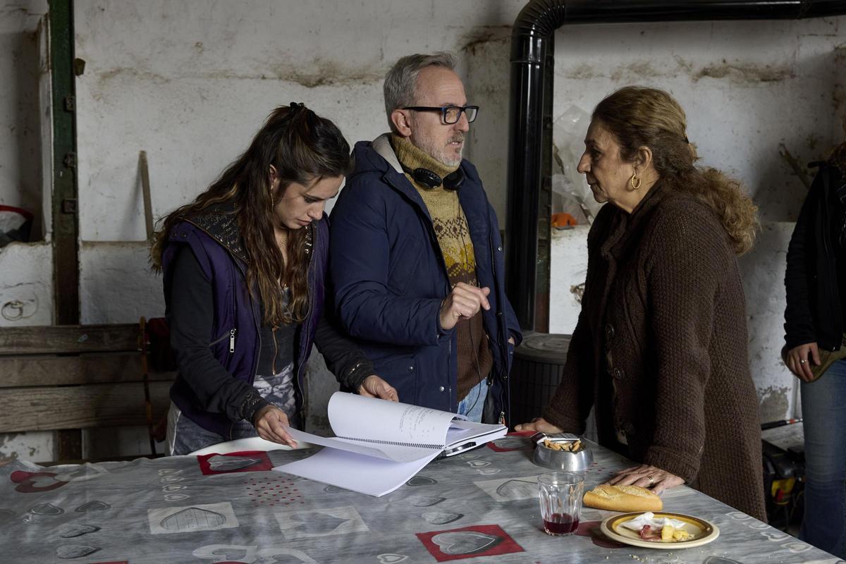 Asia Ortega, David Ilundain y Lola Flores en el rodaje de 'Mallorca Confidencial'.