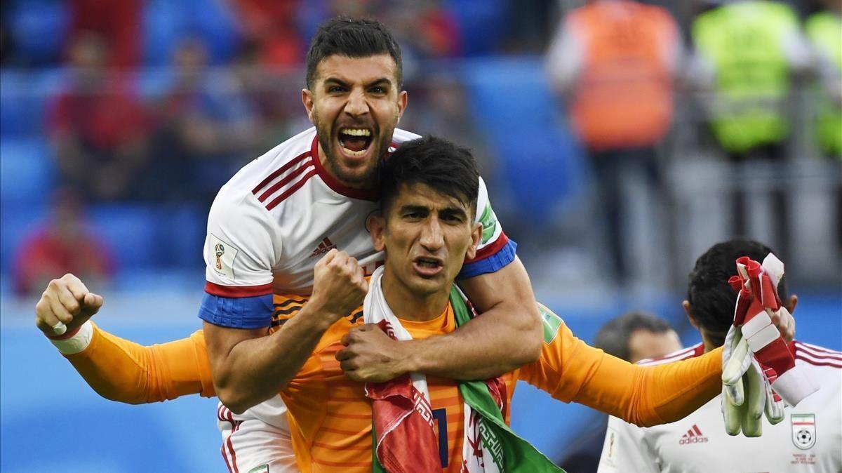 rpaniagua43774613 iran s defender mohammad reza khanzadeh and iran s goalkeepe180619184251