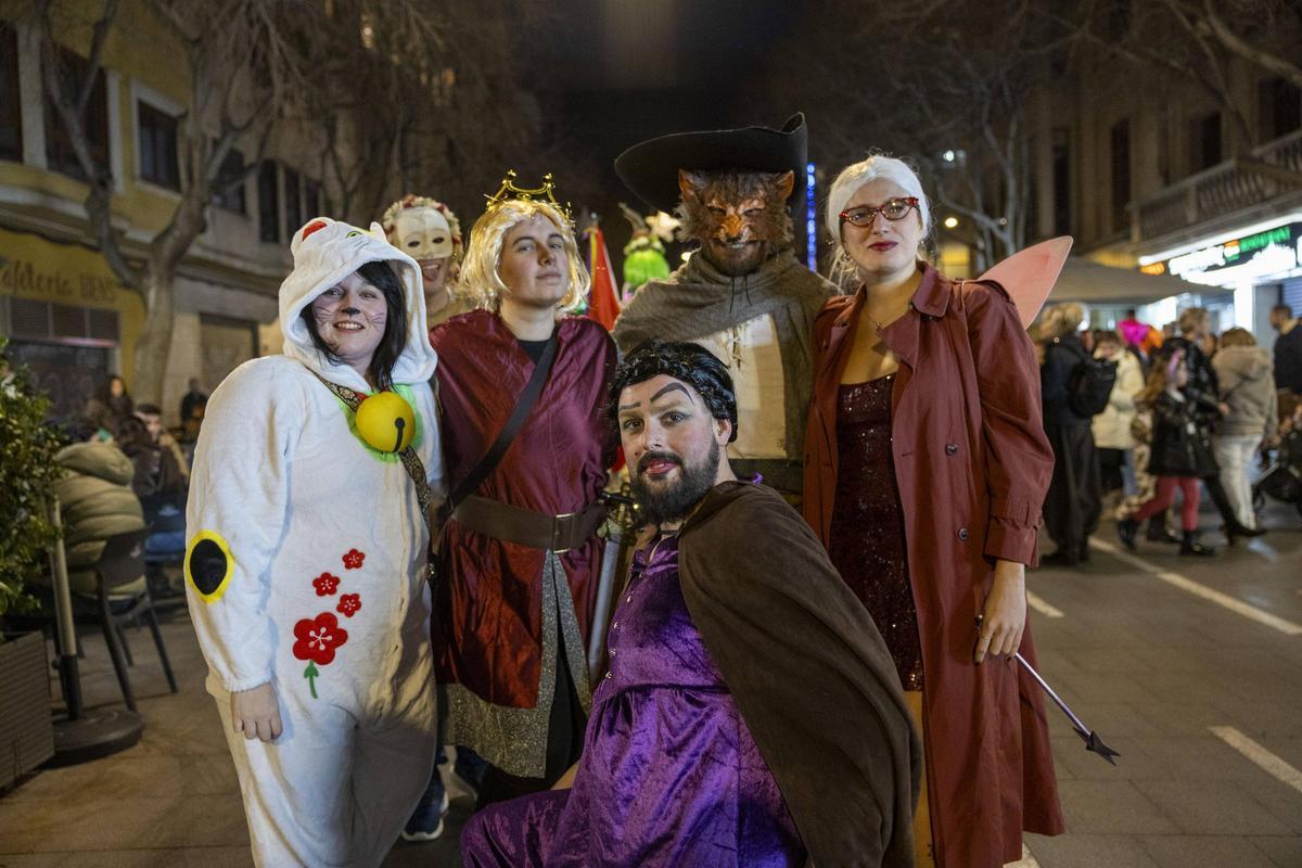 Un grupo de amigos disfrazados de personajes de la película ‘Shrek’.