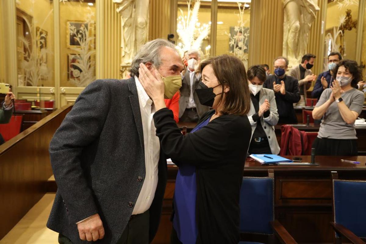 La presidenta Armengol felicita a Martí March tras la aprobación de la primera Ley de Educación de Baleares