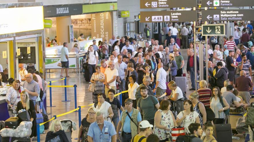 Nuevo récord del aeropuerto de Alicante-Elche con 13,9 millones de pasajeros en 2018