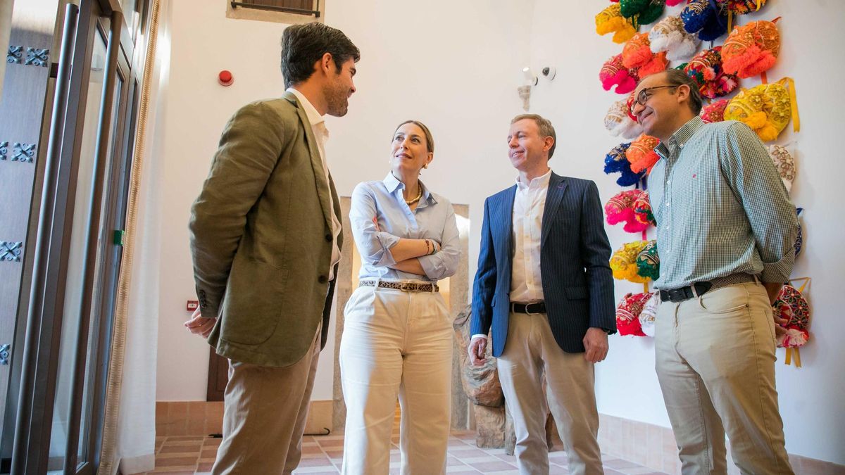La presidenta de la Junta de Extremadura visita el Hilton, este lunes.