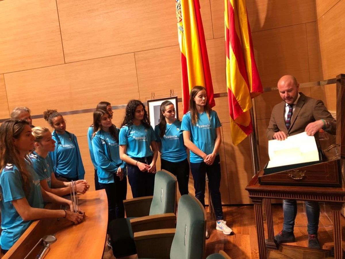 El Valencia Esport celebra el título de la Copa de la Reina en la Diputació