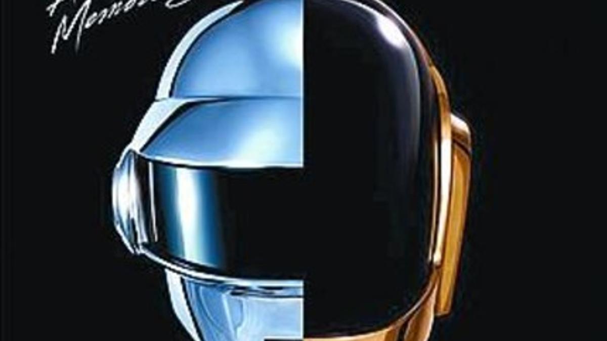 Magia electrónica 8Guy Manuel de Homem-Christo y Thomas Bangalter, siempre ocultos tras los cascos, en una imagen promocional del disco.