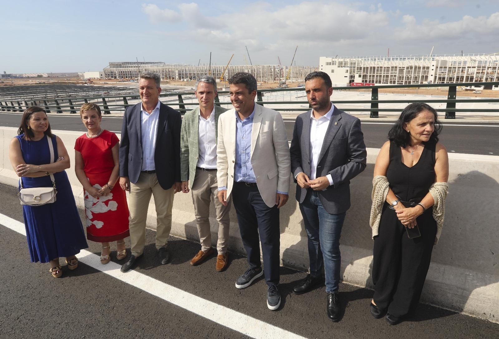 Apertura del vial central de Parc Sagunt junto a la gigafactoría.