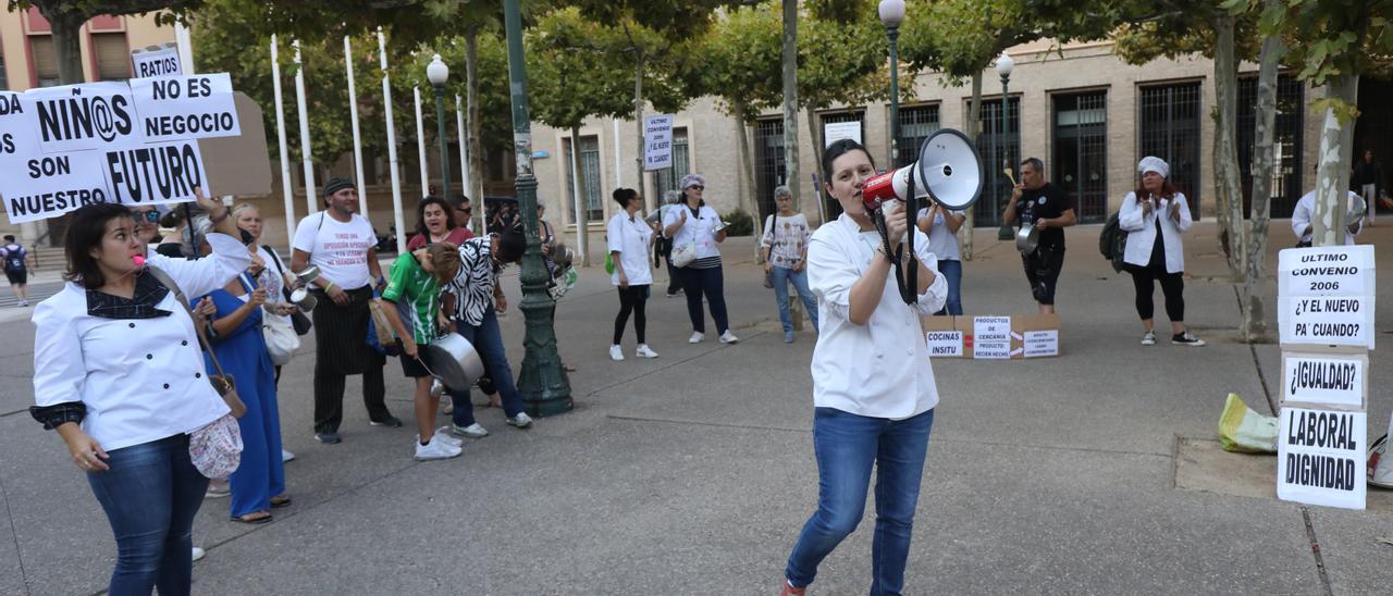 Protesta de cocineros y auxiliares en Zaragoza.