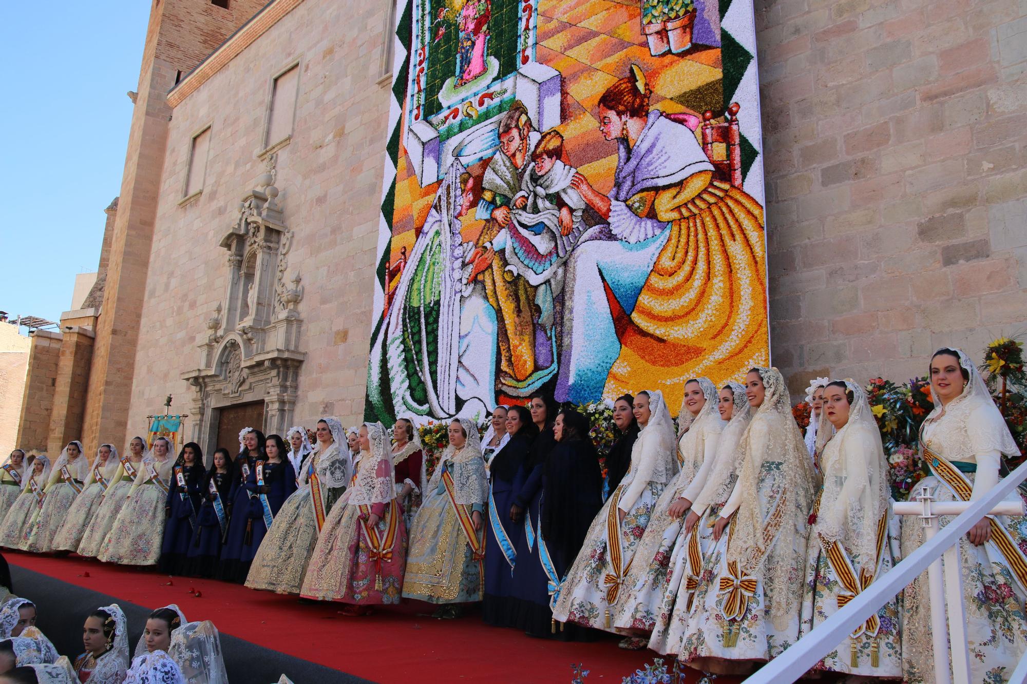 Las mejores imágenes de la 'Ofrena' de las Fallas de Burriana