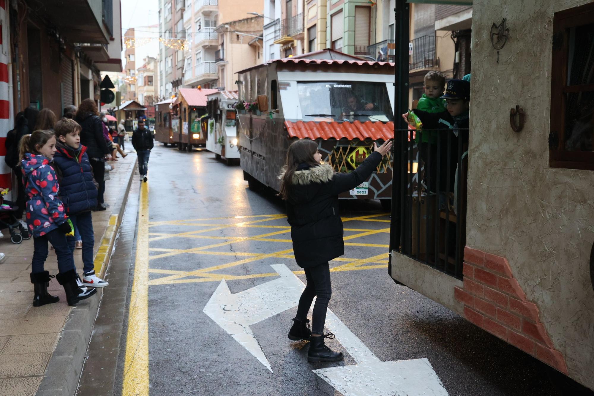 Las mejores imágenes del desfile de carros engalanados y collas de la Magdalena