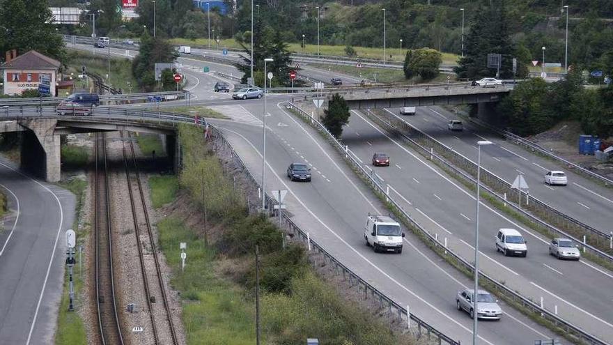 El enlace de la autopista A-66 con el corredor del Aller a la altura de Ujo.